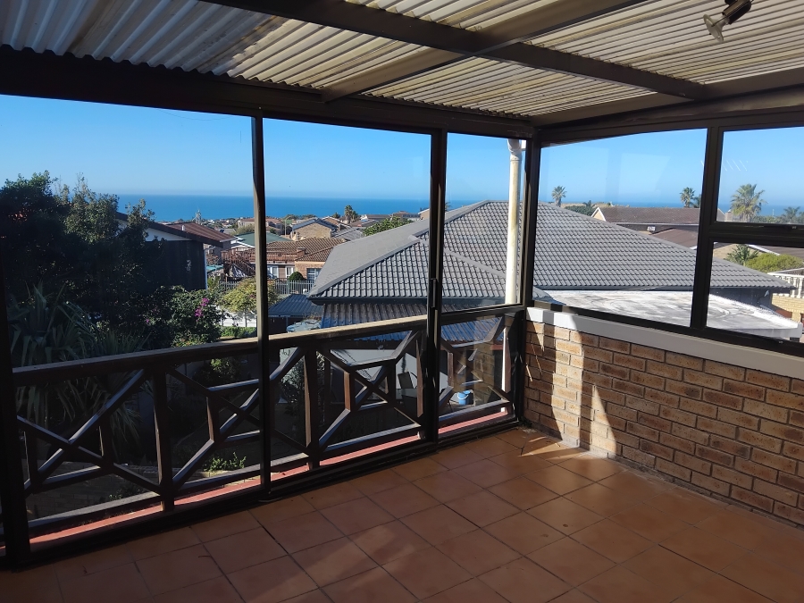 4 Bedroom Property for Sale in Wavecrest Eastern Cape